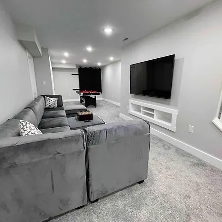 4 Bedroom 3 Bath Sleeps 10 Pet Friendly Private Backyard, 2 Car Garage, City Views, Close To All Stadiums And Casino Pittsburgh Extérieur photo