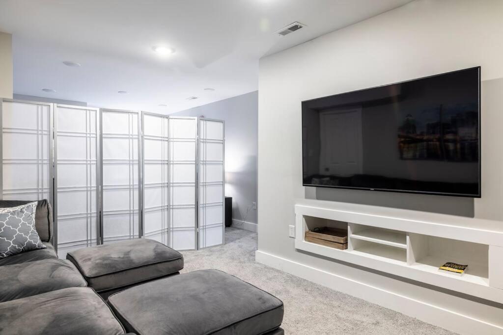4 Bedroom 3 Bath Sleeps 10 Pet Friendly Private Backyard, 2 Car Garage, Views, Close To Stadiums And Casino Ferienhaus