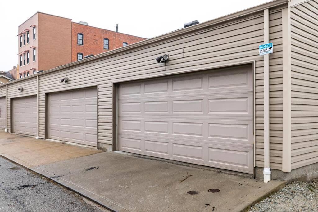 Ferienhaus 4 Bedroom 3 Bath Sleeps 10 Pet Friendly Private Backyard, 2 Car Garage, Views, Close To Stadiums And Casino *