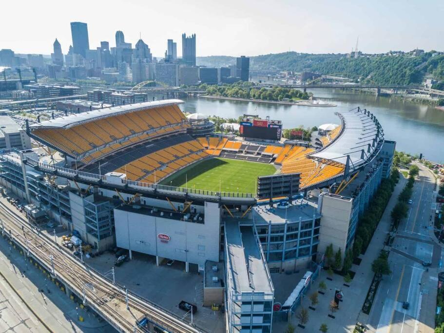 Ferienhaus 4 Bedroom 3 Bath Sleeps 10 Pet Friendly Private Backyard, 2 Car Garage, Views, Close To Stadiums And Casino Pittsburgh