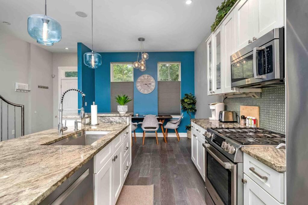 4 Bedroom 3 Bath Sleeps 10 Pet Friendly Private Backyard, 2 Car Garage, Views, Close To Stadiums And Casino Ferienhaus Pittsburgh