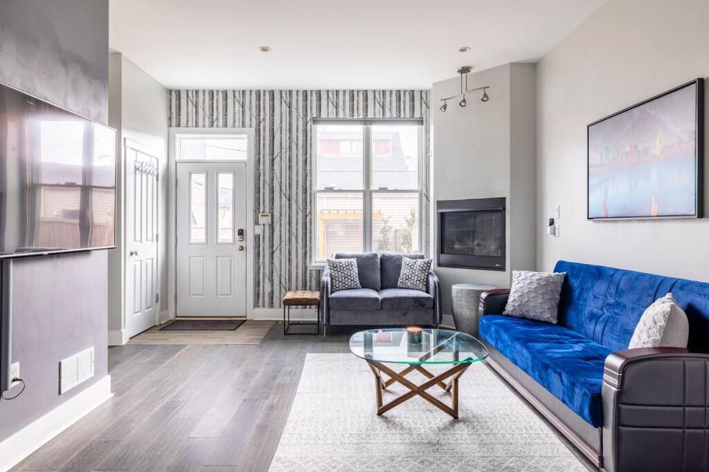 Hébergement de vacances 4 Bedroom 3 Bath Sleeps 10 Pet Friendly Private Backyard, 2 Car Garage, Views, Close To Stadiums And Casino