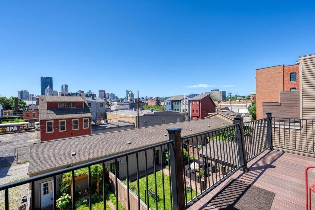 Hébergement de vacances 4 Bedroom 3 Bath Sleeps 10 Pet Friendly Private Backyard, 2 Car Garage, Views, Close To Stadiums And Casino