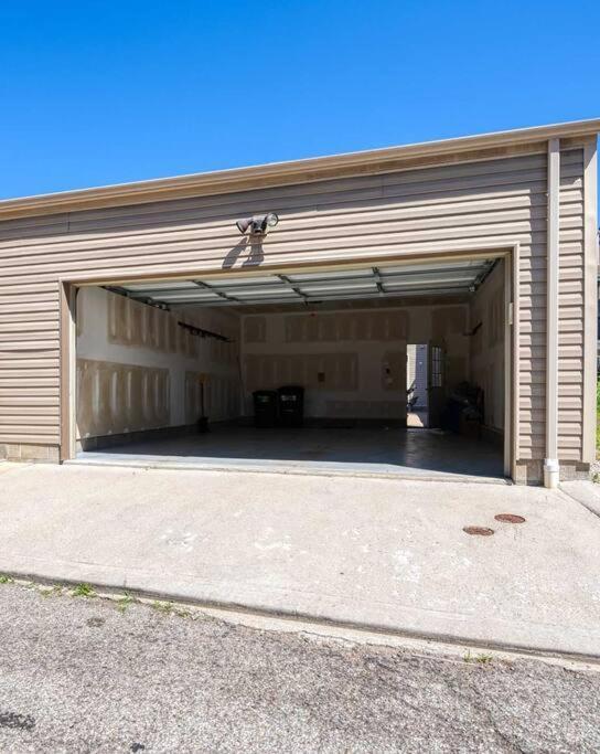 Hébergement de vacances 4 Bedroom 3 Bath Sleeps 10 Pet Friendly Private Backyard, 2 Car Garage, Views, Close To Stadiums And Casino