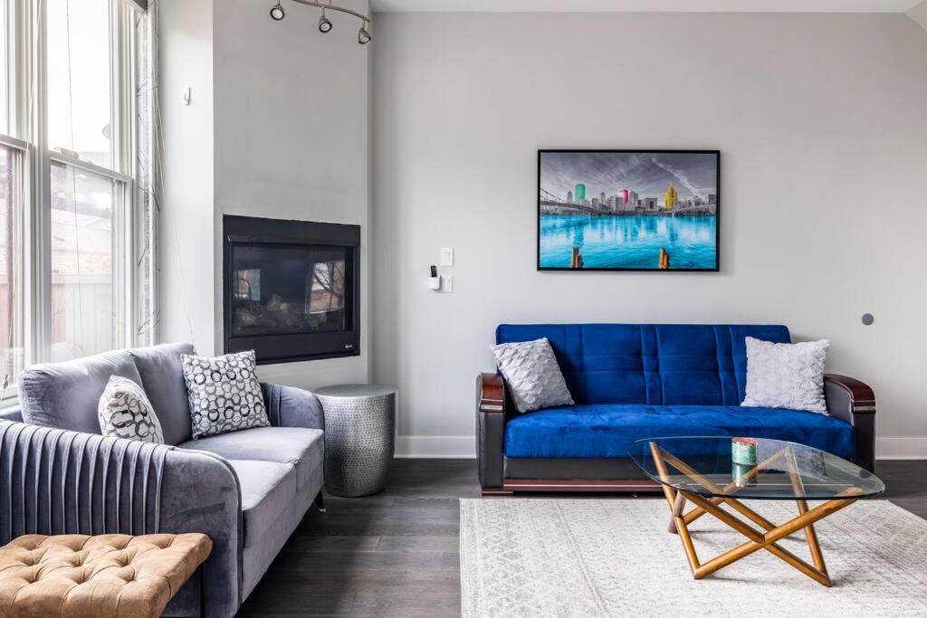 Hébergement de vacances 4 Bedroom 3 Bath Sleeps 10 Pet Friendly Private Backyard, 2 Car Garage, Views, Close To Stadiums And Casino