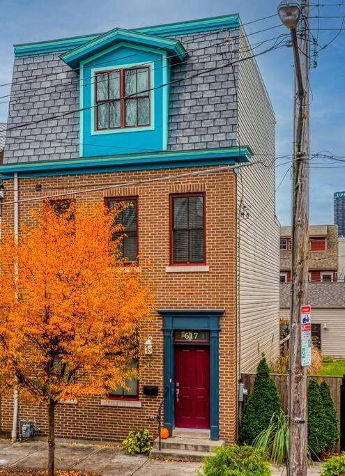 4 Bedroom 3 Bath Sleeps 10 Pet Friendly Private Backyard, 2 Car Garage, Views, Close To Stadiums And Casino Hébergement de vacances Pittsburgh
