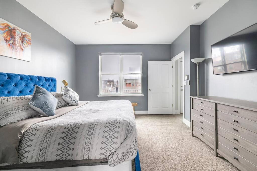 Hébergement de vacances 4 Bedroom 3 Bath Sleeps 10 Pet Friendly Private Backyard, 2 Car Garage, Views, Close To Stadiums And Casino