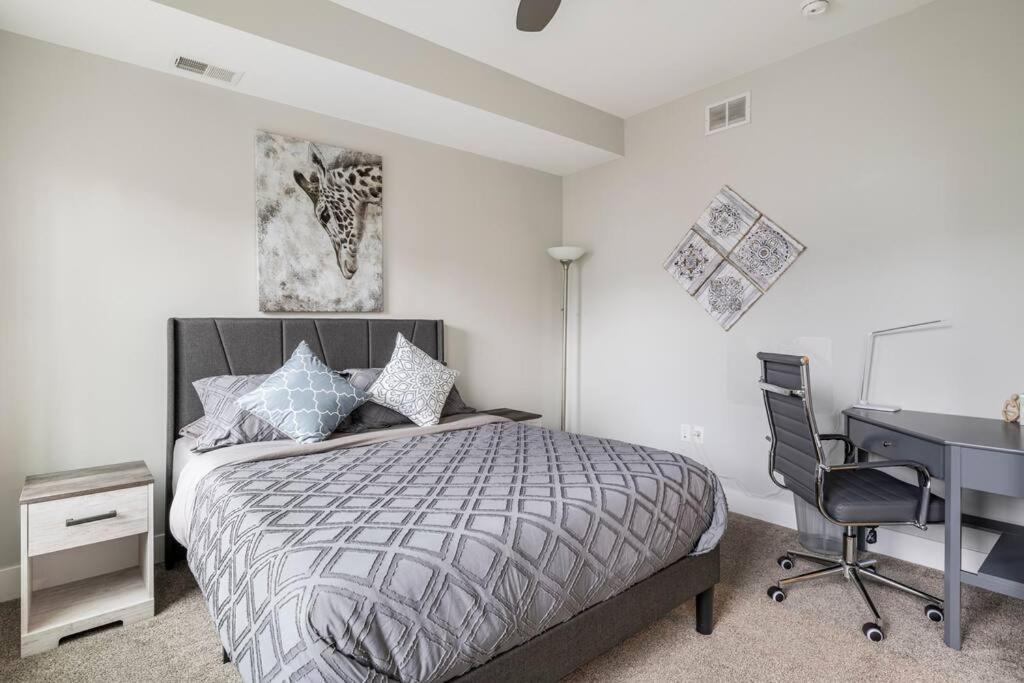 Hébergement de vacances 4 Bedroom 3 Bath Sleeps 10 Pet Friendly Private Backyard, 2 Car Garage, Views, Close To Stadiums And Casino *