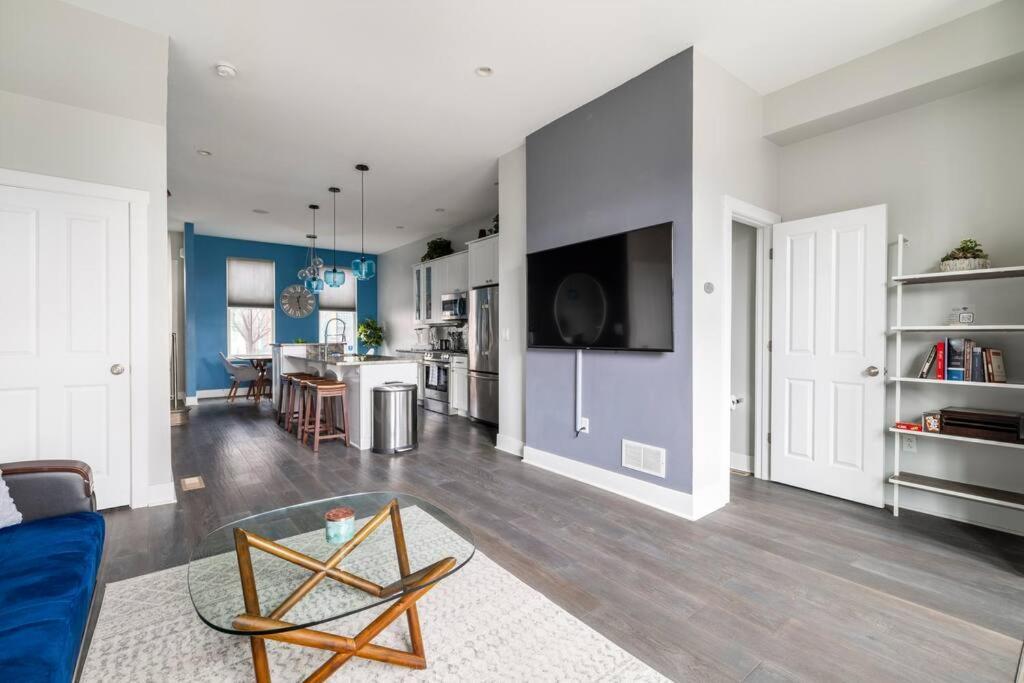 Hébergement de vacances 4 Bedroom 3 Bath Sleeps 10 Pet Friendly Private Backyard, 2 Car Garage, Views, Close To Stadiums And Casino Pittsburgh