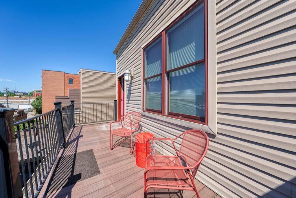 4 Bedroom 3 Bath Sleeps 10 Pet Friendly Private Backyard, 2 Car Garage, Views, Close To Stadiums And Casino Hébergement de vacances Pittsburgh