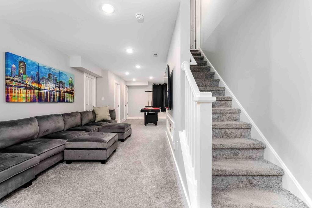4 Bedroom 3 Bath Sleeps 10 Pet Friendly Private Backyard, 2 Car Garage, Views, Close To Stadiums And Casino Hébergement de vacances