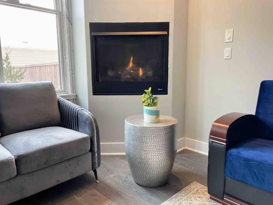 4 Bedroom 3 Bath Sleeps 10 Pet Friendly Private Backyard, 2 Car Garage, Views, Close To Stadiums And Casino Hébergement de vacances *