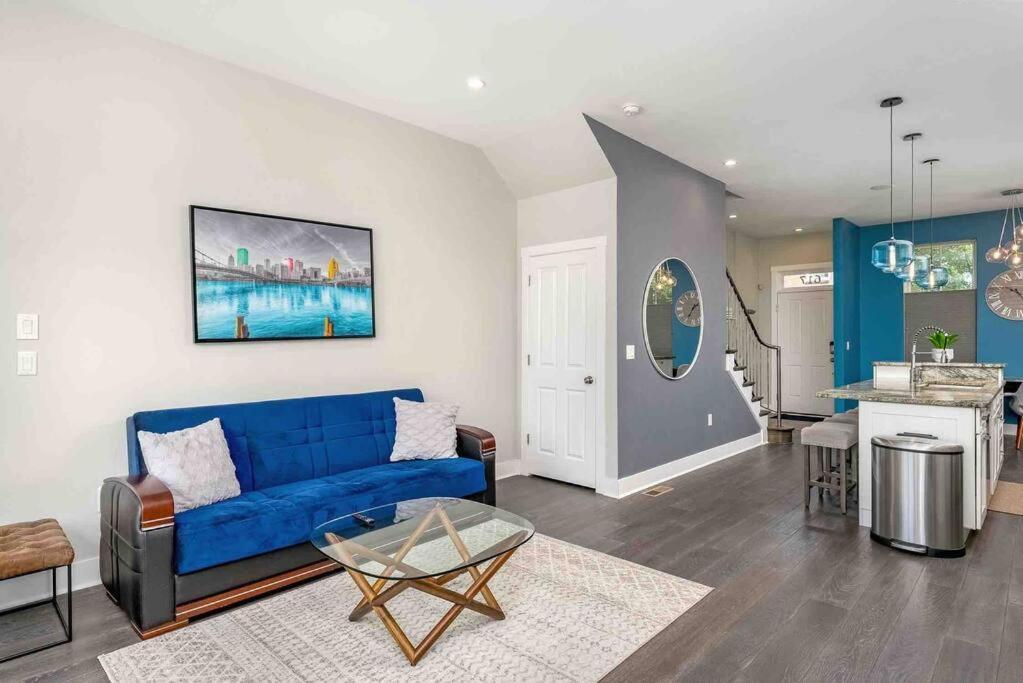 Hébergement de vacances 4 Bedroom 3 Bath Sleeps 10 Pet Friendly Private Backyard, 2 Car Garage, Views, Close To Stadiums And Casino