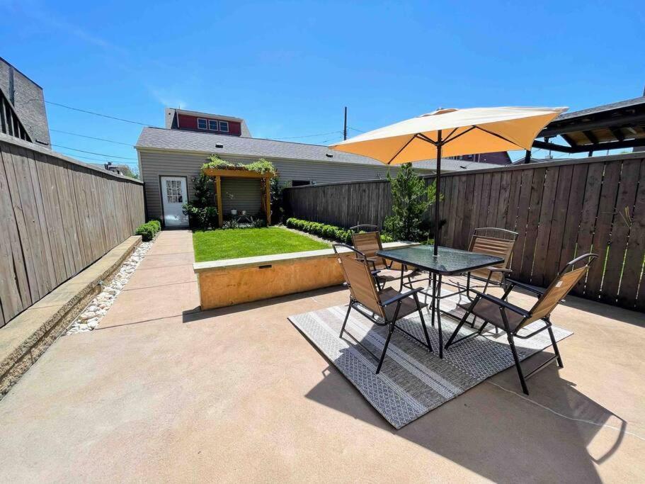 4 Bedroom 3 Bath Sleeps 10 Pet Friendly Private Backyard, 2 Car Garage, Views, Close To Stadiums And Casino Pittsburgh