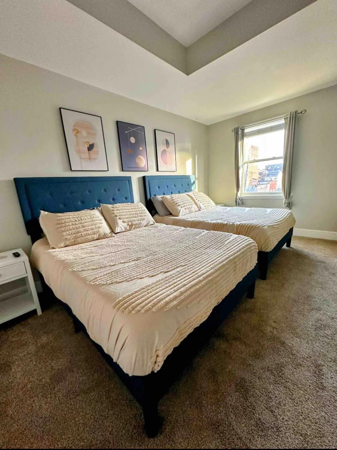 4 Bedroom 3 Bath Sleeps 10 Pet Friendly Private Backyard, 2 Car Garage, Views, Close To Stadiums And Casino Pittsburgh